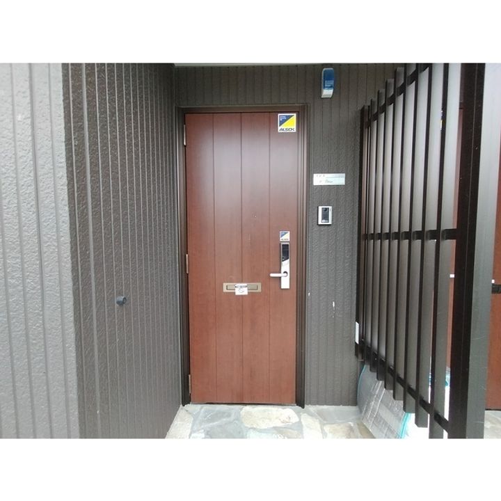 D-room京香103の玄関
