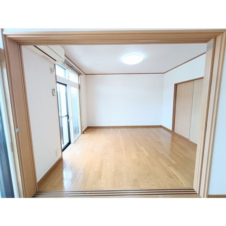 ラックス堀内203の居間