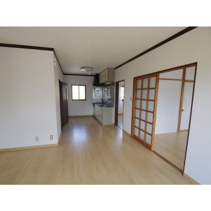 ハイツ御園102の居間