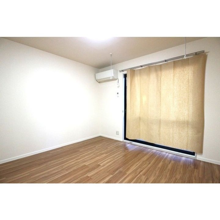 フレグランス 西林 B棟の居間