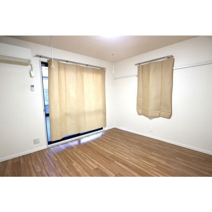 フレグランス 西林 B棟の居間