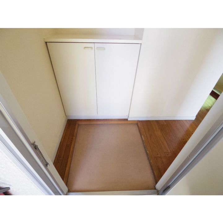 ジュネス宮島 C棟202の玄関