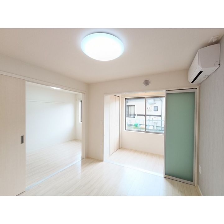 トレアティック島内103の居間