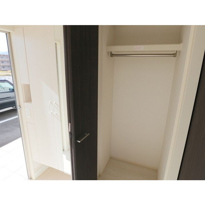 Bellecourt狐島102の玄関
