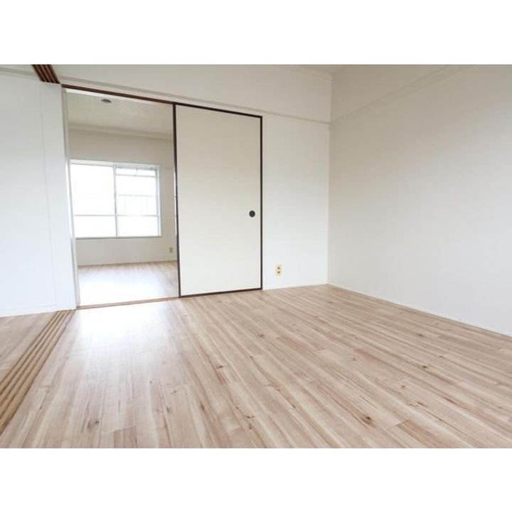 ビレッジハウス岩村田2号棟502の居間