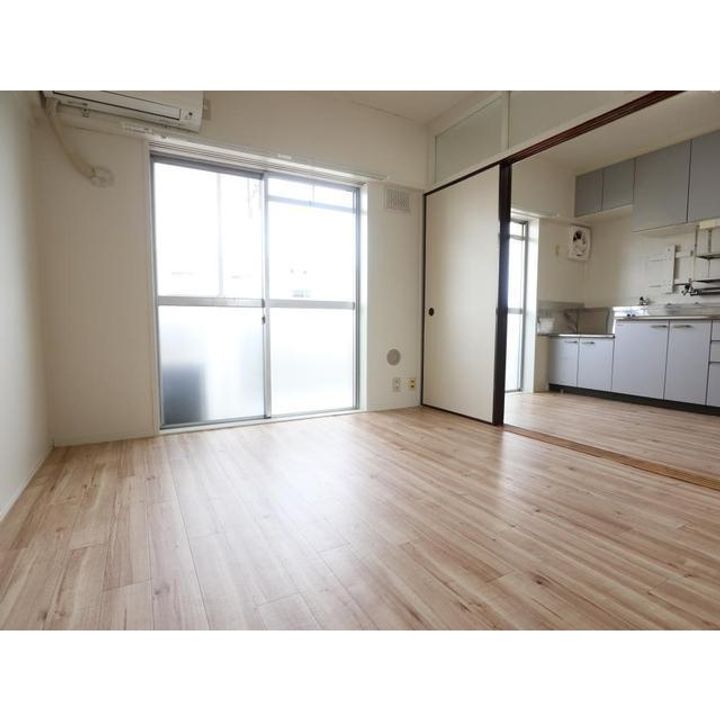 ビレッジハウス岩村田2号棟502の居間