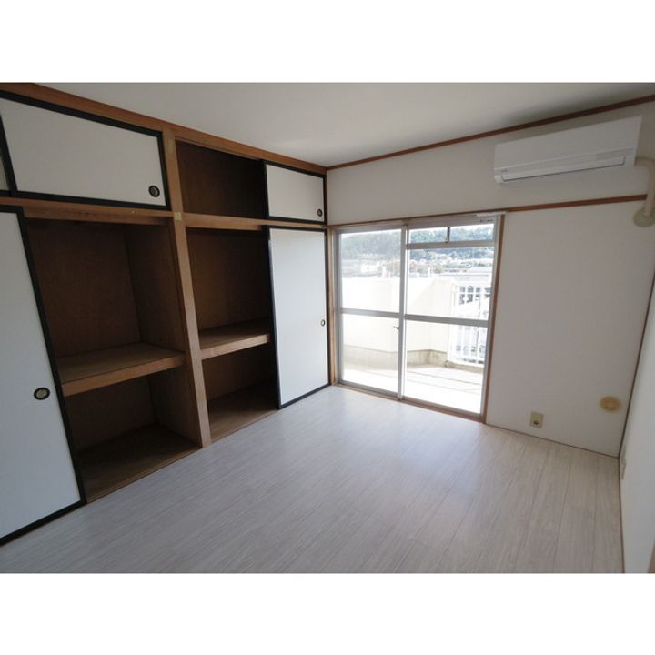 コア伊那北502の居間