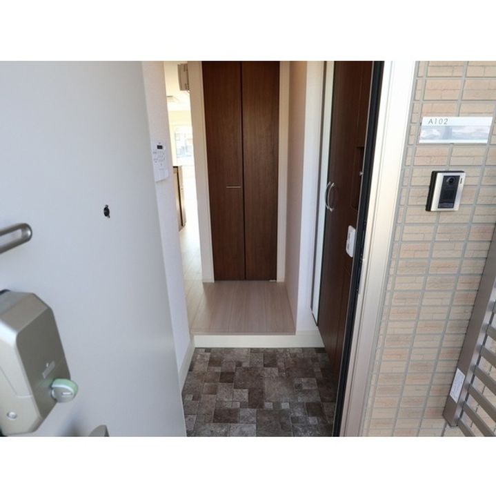 ウッドランド A棟の玄関