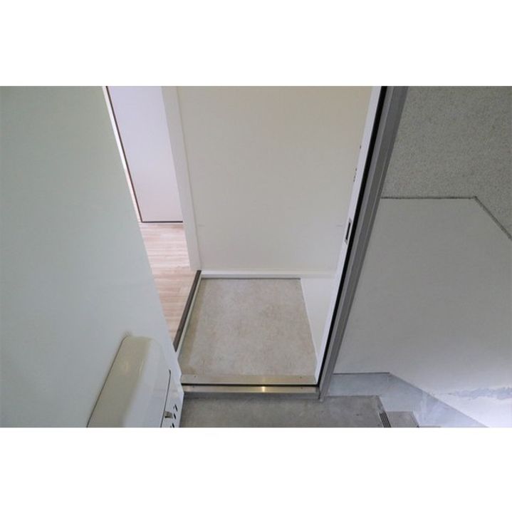 ビレッジハウス川岸 2号棟204の玄関