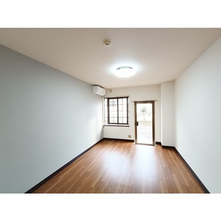 コーポホワイトヴィラ105の居間