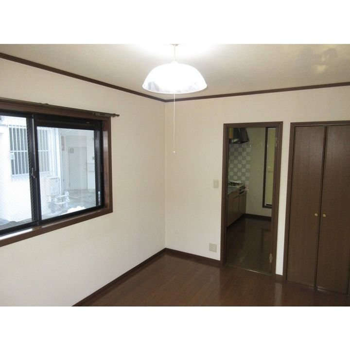 ロイヤルパレス202の居間