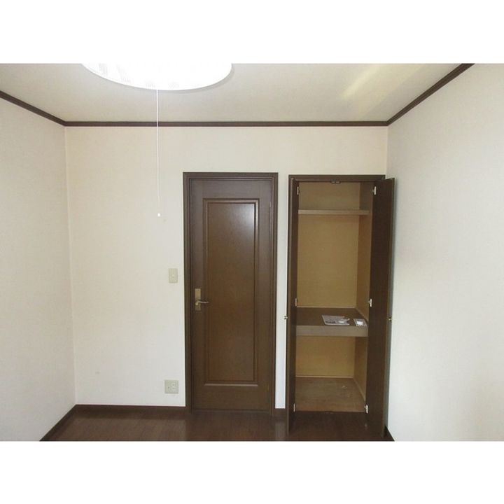 ロイヤルパレス202の内装