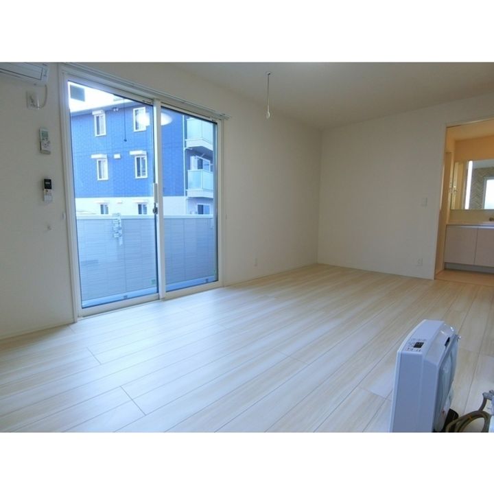 グランスクエア Ⅰ番館102の居間