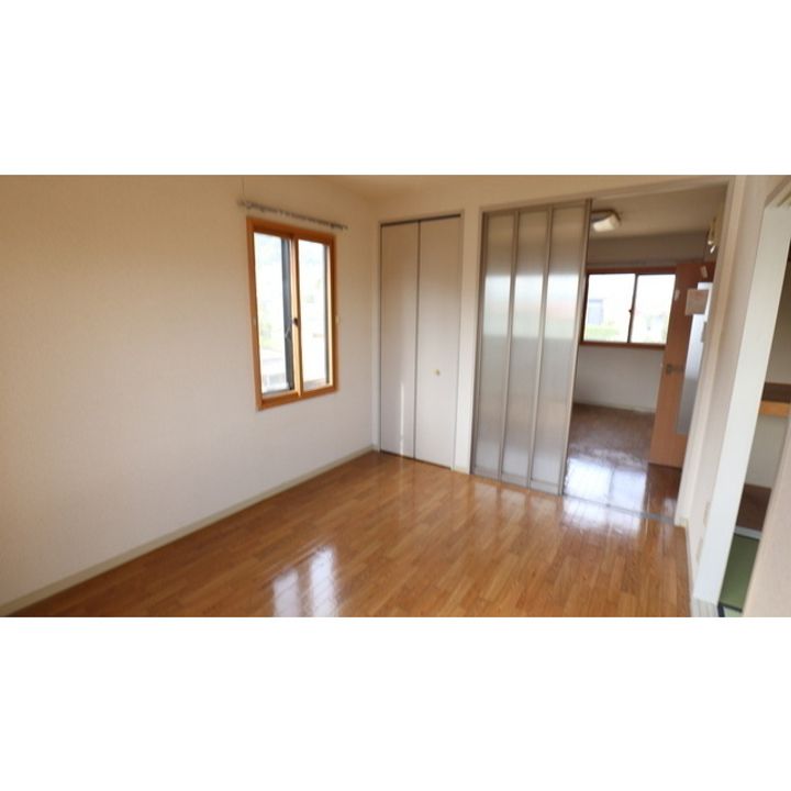 ディアス砥沢201の居間