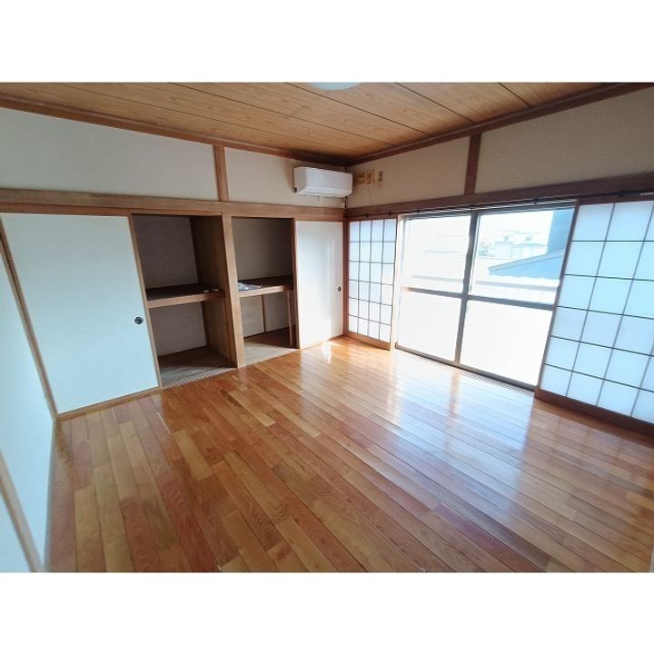 メゾンドールいわなみ202の居間