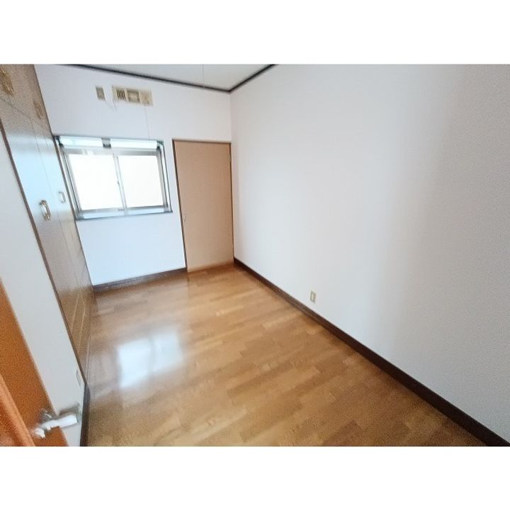 メゾンドールいわなみ202の居間