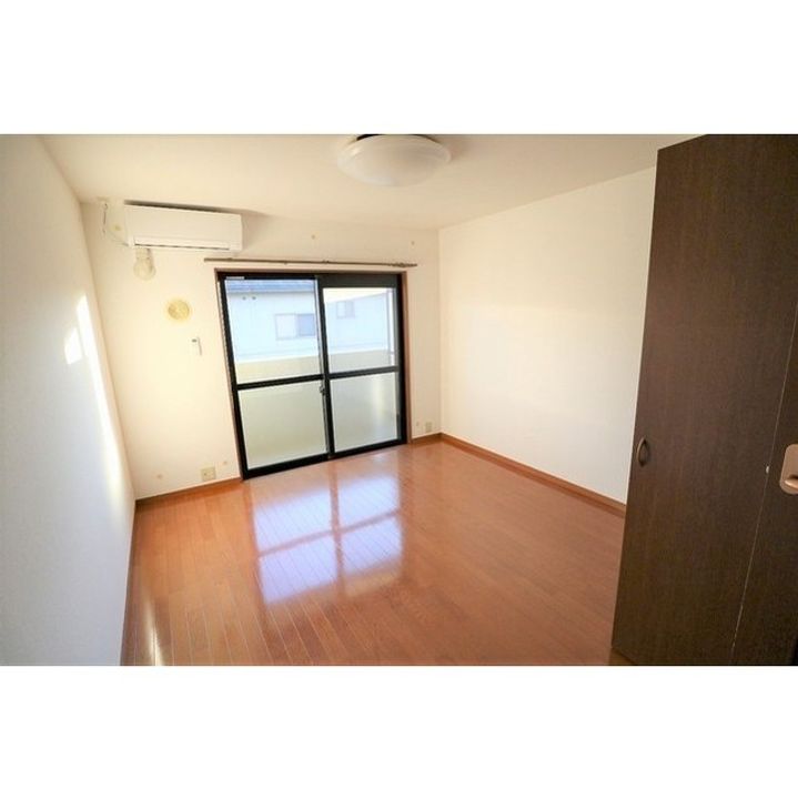 ガーデンプレイス諏訪湖201の居間