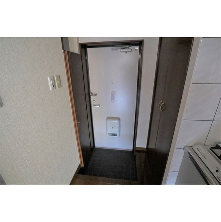 ガーデンプレイス諏訪湖201の玄関