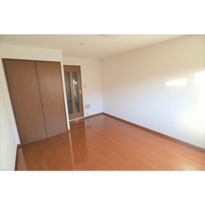 ガーデンプレイス諏訪湖201の居間