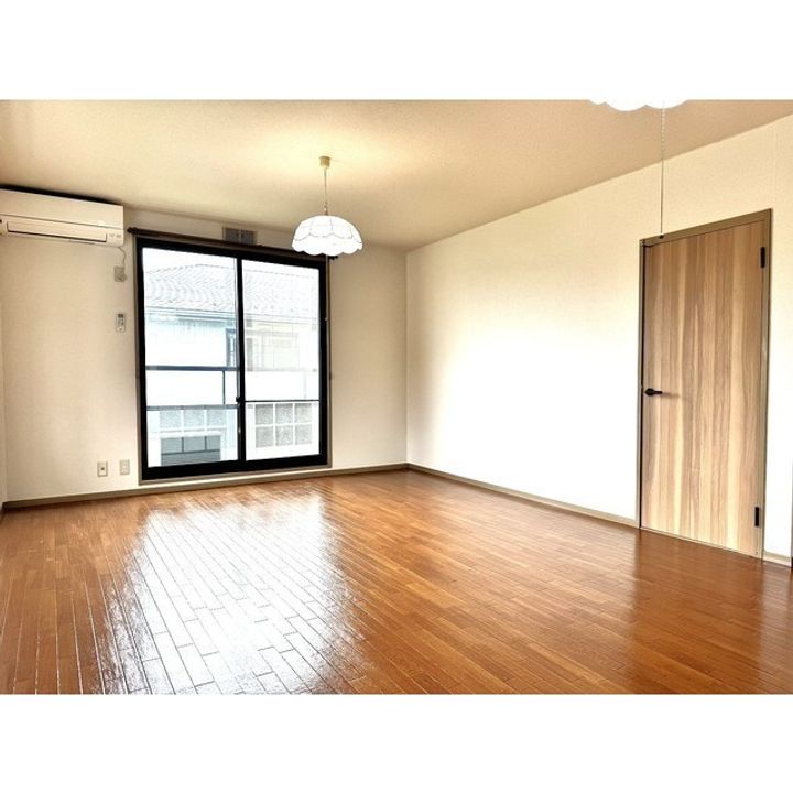 サンビレッジ林檎 D棟202の居間