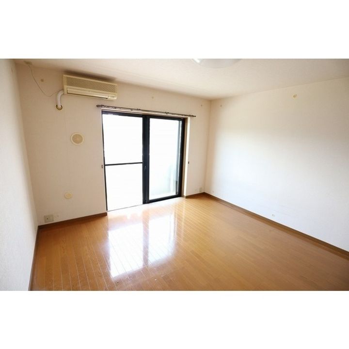 ラッキーシティハウス202の居間