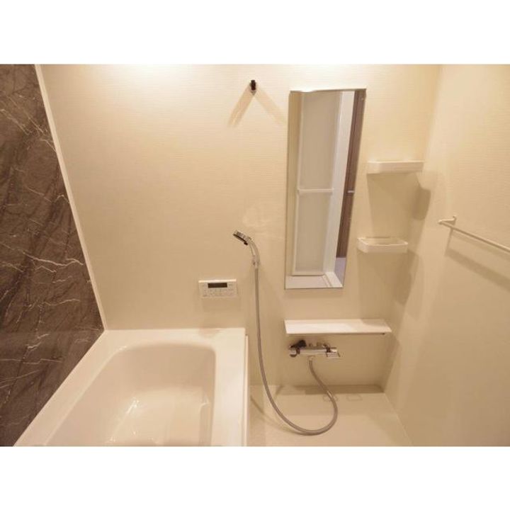 コンフォーティア小諸 C棟103の風呂