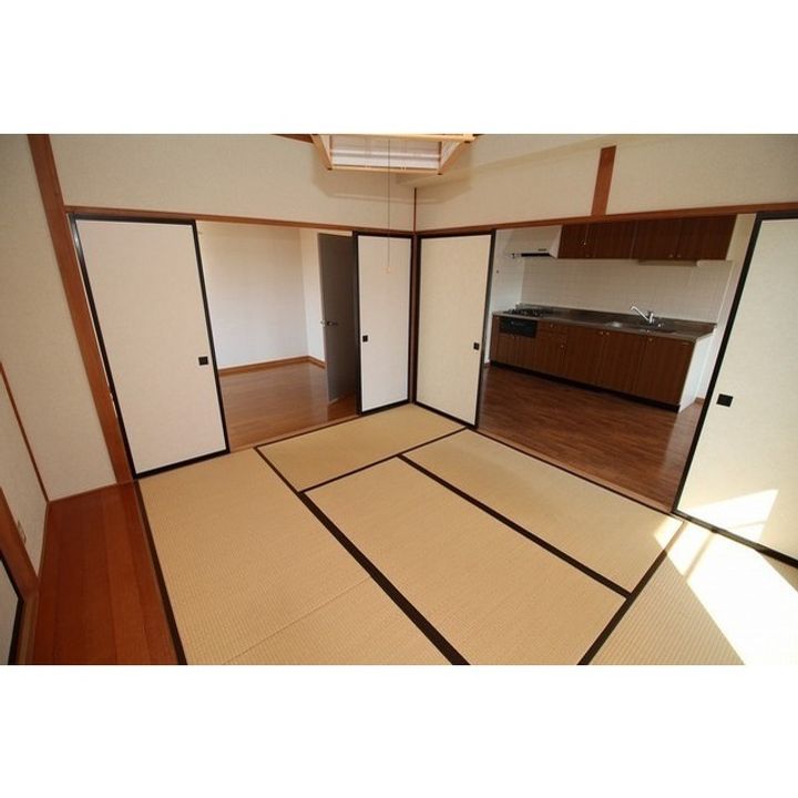 レスコ高島304の居間