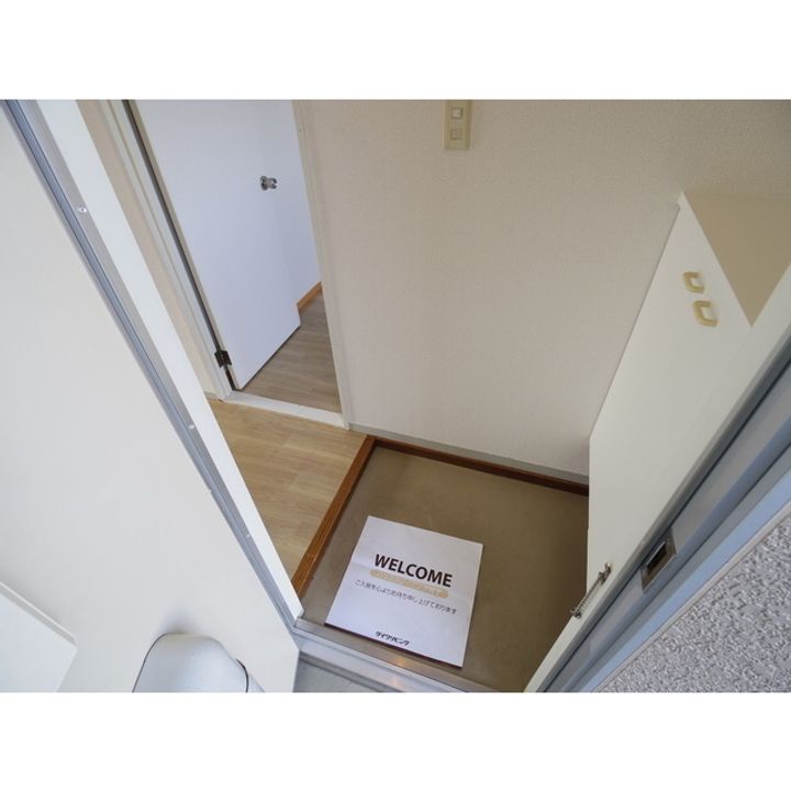 コーポ下河原 B102の玄関