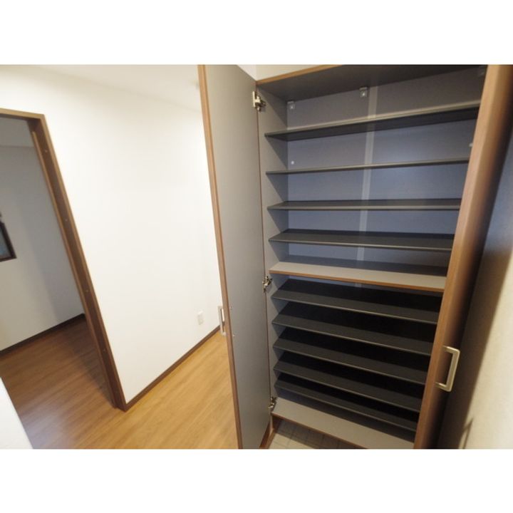 N Residence 通り町4-Dの玄関