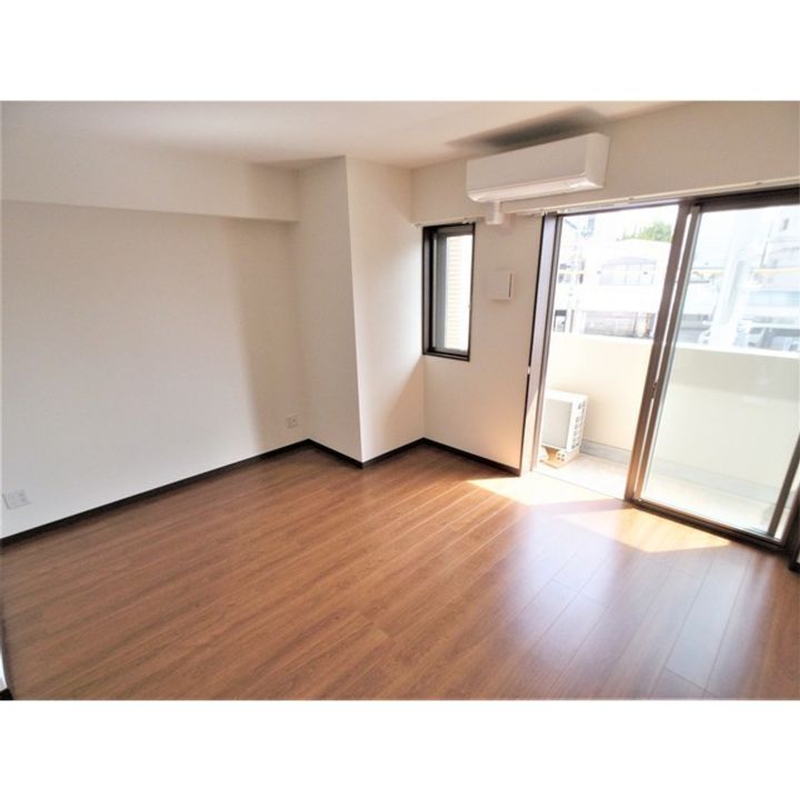 N Residence 通り町4-Dの居間