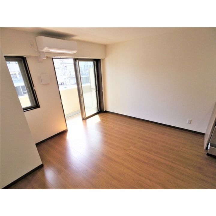 N Residence 通り町4-Dの居間