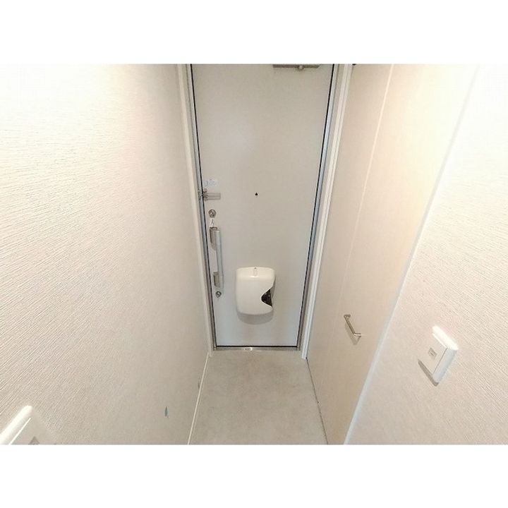 ウィズハイム信州大学前205の玄関