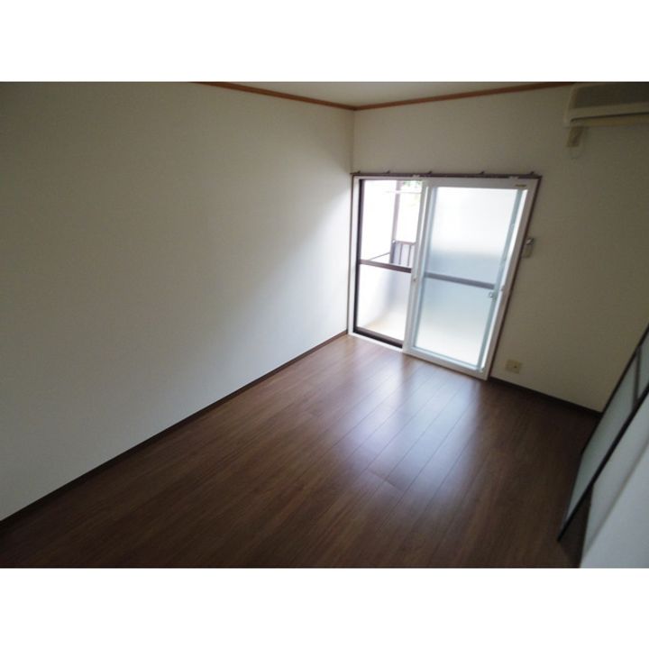 ハイツアルプス103の居間