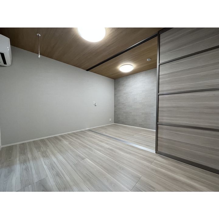 コラージュくりた203の居間