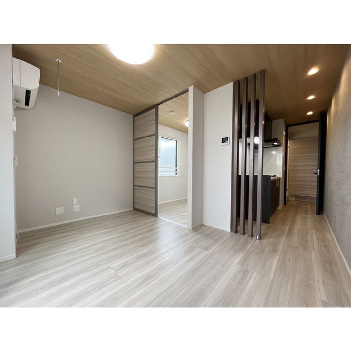 コラージュくりた207の居間