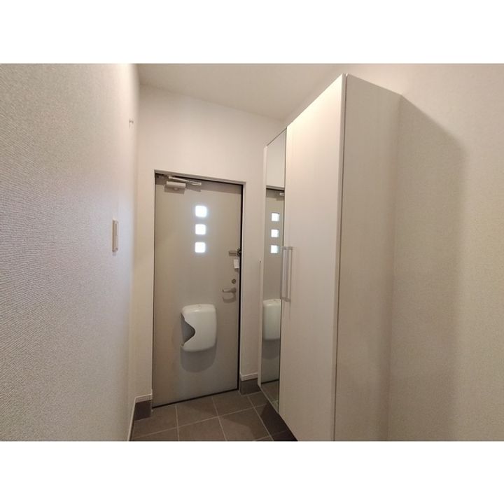 Lumiere一ツ家 Ⅱ103の玄関