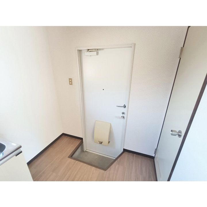 フレグランスデュオ1Fの玄関