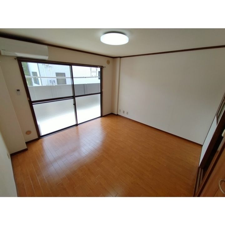 アローハイツ3の居間