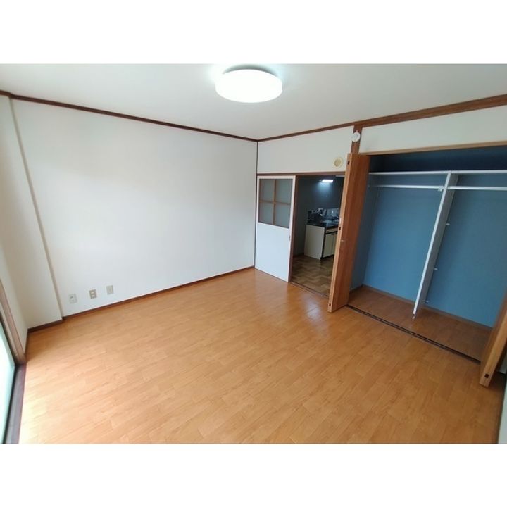 アローハイツ3の居間
