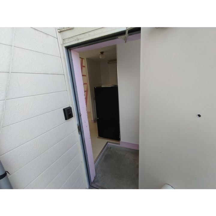 フラワーハイツ103の玄関