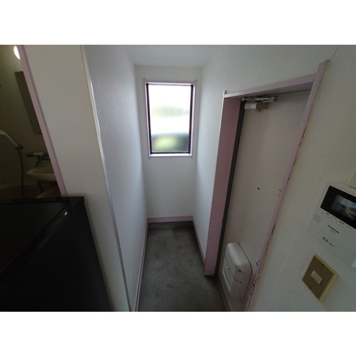 フラワーハイツ103の玄関