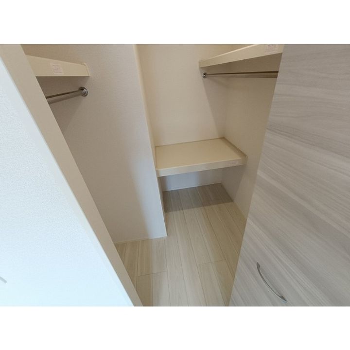 コンフォーティア諏訪豊田 B棟107の内装