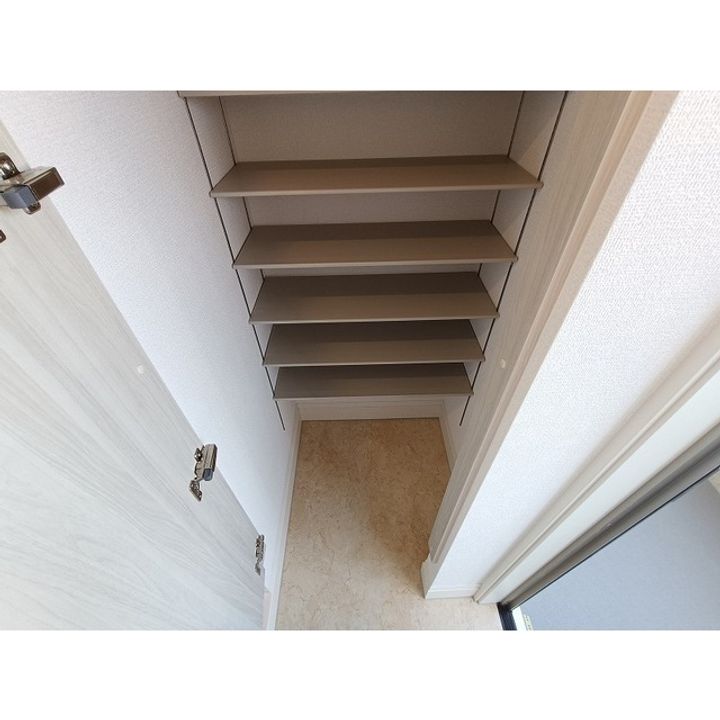 コンフォーティア諏訪豊田 B棟107の内装