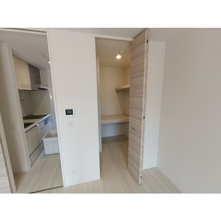 コンフォーティア諏訪豊田 B棟107の内装