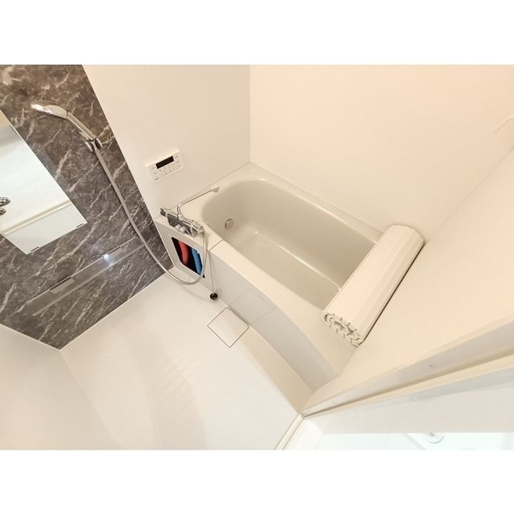 コンフォーティア諏訪豊田 B棟203の風呂