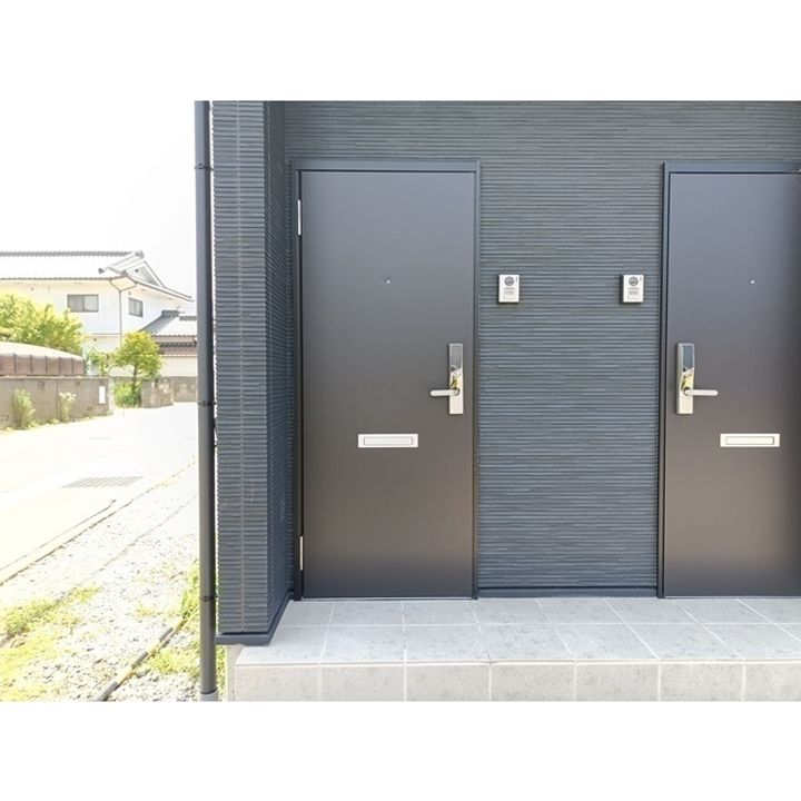ザイオン諏訪形201の玄関