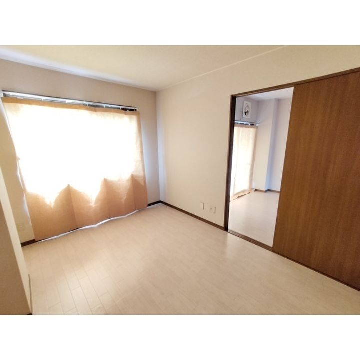 A ONE 山崎105の居間