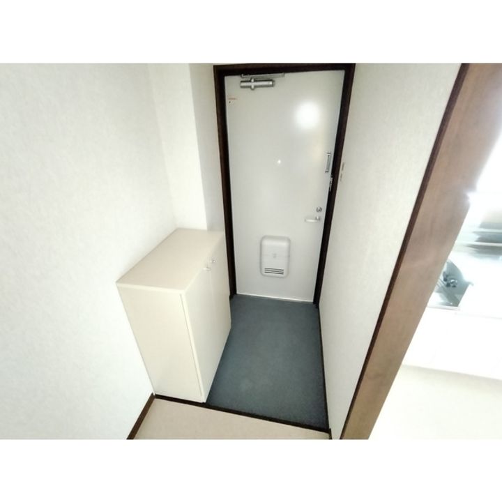 A ONE 山崎105の玄関