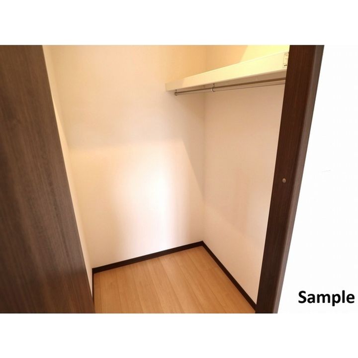 コンフォーティア広丘吉田Ⅲ B棟205の内装