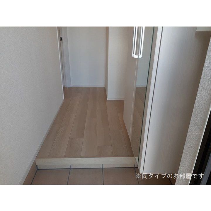 マークグレイスⅠ103の玄関